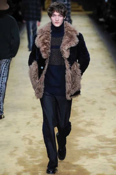 Look 12